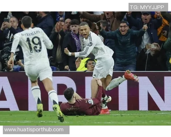 姆巴佩精彩过人遭对手推倒主裁对其进行严厉教育引发热议